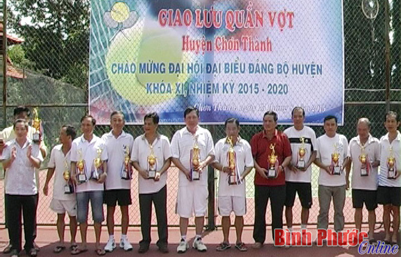 Chơn Thành: 15 cặp vận động viên giao lưu quần vợt Chơn Thành: 15 cặp vận động viên giao lưu quần vợt