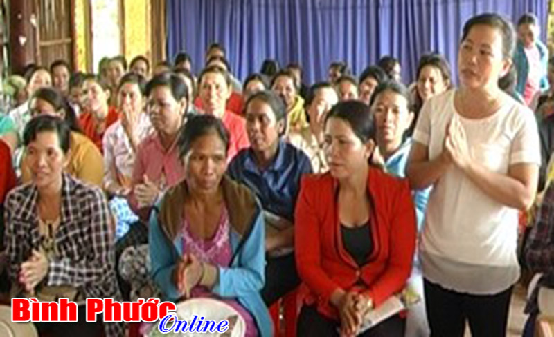 Giao lưu các câu lạc bộ giữa phụ nữ người Kinh với đồng bào dân tộc thiểu số Giao lưu các câu lạc bộ giữa phụ nữ người Kinh với đồng bào dân tộc thiểu số
