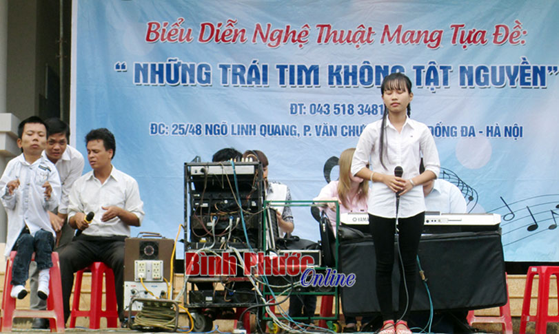 Giao lưu văn nghệ “Những trái tim không tật nguyền”