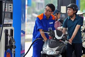 Giá xăng giảm từ 12h