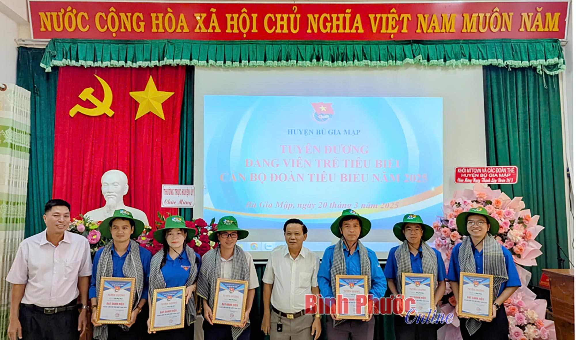 Gieo mầm lý tưởng, xây dựng quê hương Gieo mầm lý tưởng, xây dựng quê hương