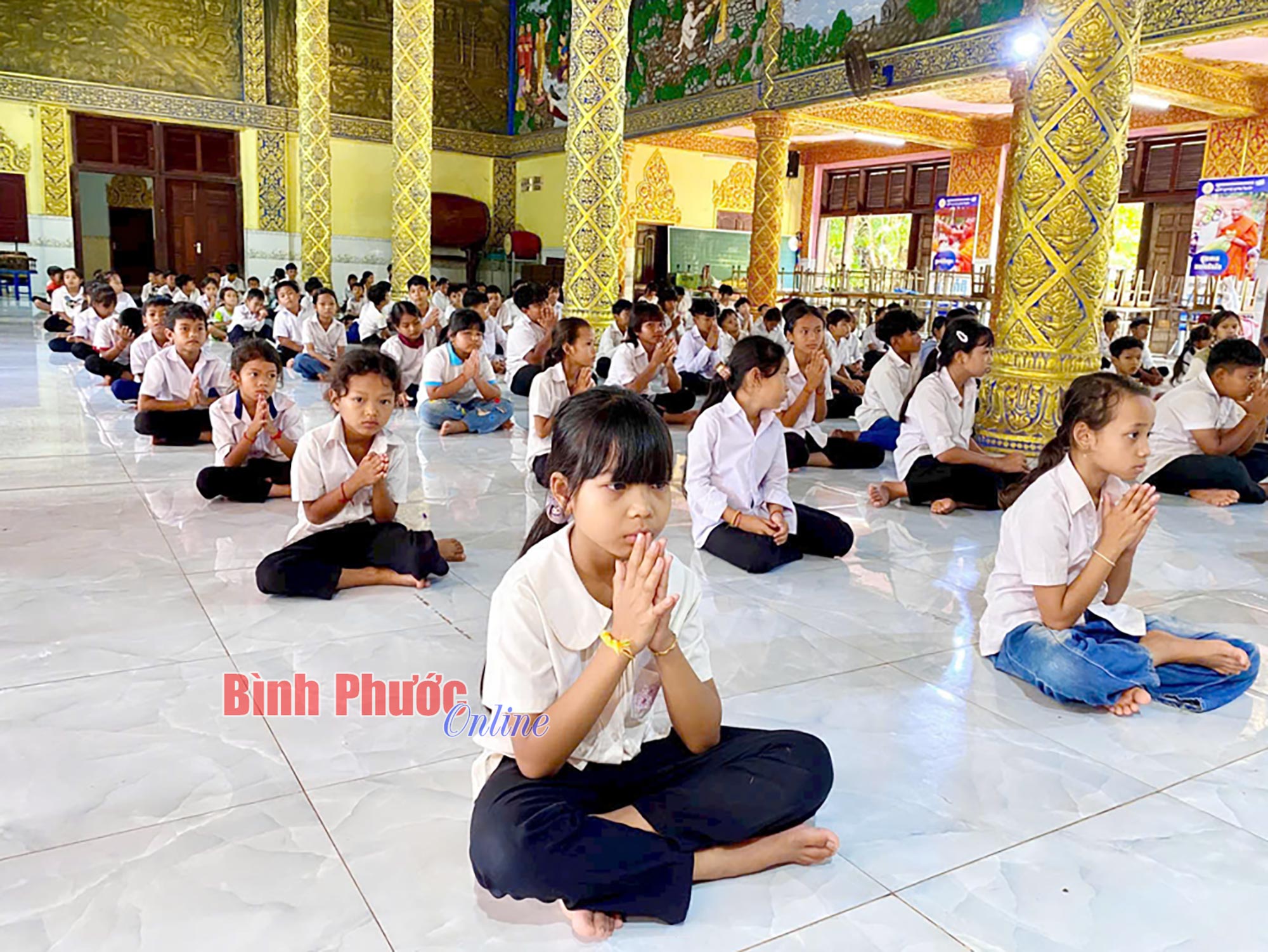 Giữ gìn bản sắc dân tộc từ lớp học hè Giữ gìn bản sắc dân tộc từ lớp học hè