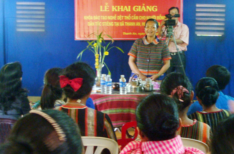 Giữ gìn nét đẹp văn hóa của nghề dệt thổ cẩm Giữ gìn nét đẹp văn hóa của nghề dệt thổ cẩm