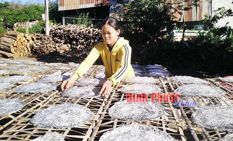 “Giữ lửa” nghề làm bánh tráng “Giữ lửa” nghề làm bánh tráng