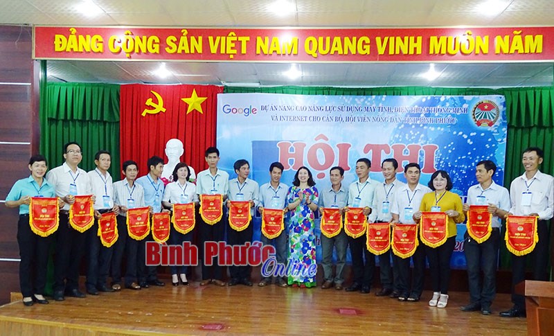 Giúp nông dân tiếp cận công nghệ - một dự án thiết thực Giúp nông dân tiếp cận công nghệ - một dự án thiết thực