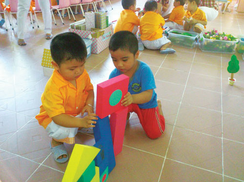 Giúp trẻ thân thiện với bạn Giúp trẻ thân thiện với bạn