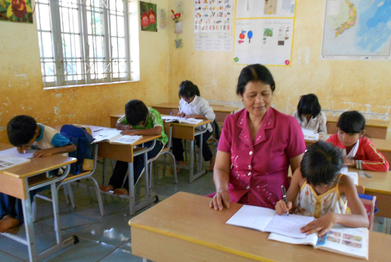 Giữ sĩ số học sinh DTTS từ tấm lòng yêu nghề, mến trẻ