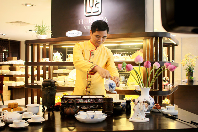 gltt-alobacsi-minh-long-nghe-nhan-hoang-anh-suong-9-150366228888308092017103953.jpg