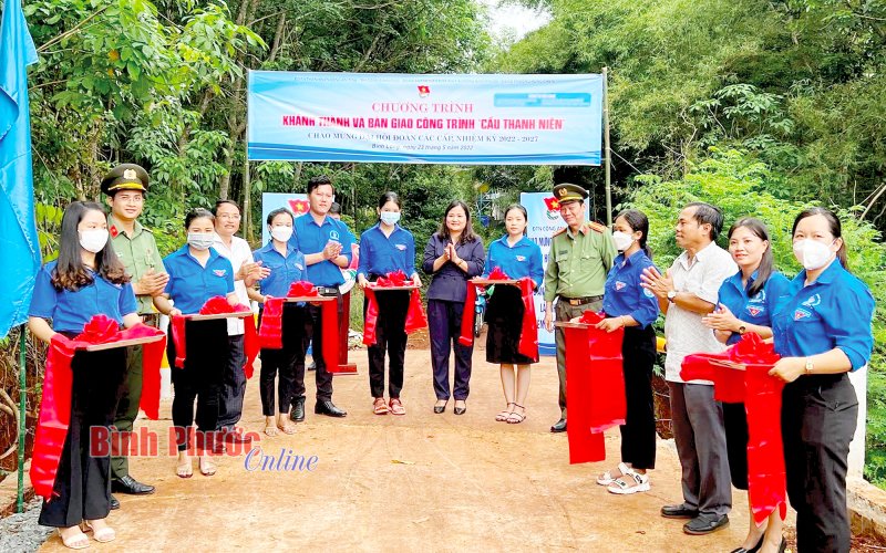 Góp sức trẻ cho mùa xuân mới