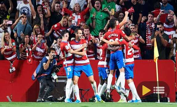 Thắng sốc Barcelona, tân binh Granada leo lên ngôi đầu La Liga Thắng sốc Barcelona, tân binh Granada leo lên ngôi đầu La Liga
