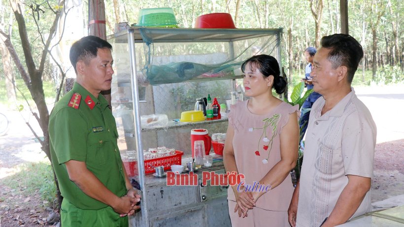 Gương sáng vì dân phục vụ