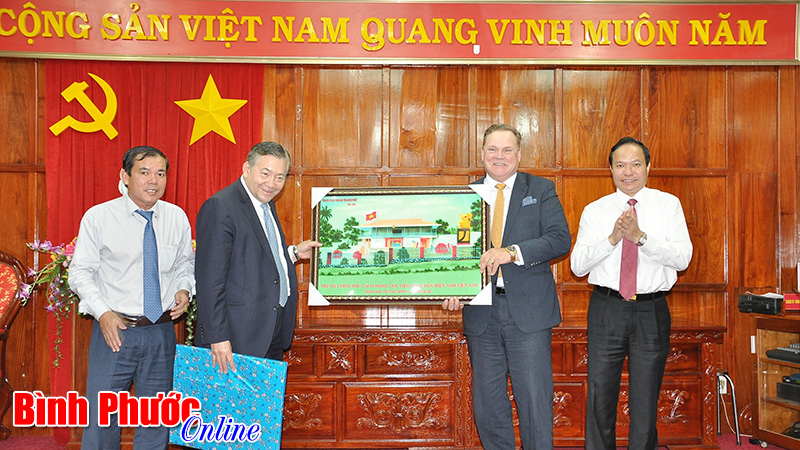 Đoàn doanh nghiệp Canada làm việc tại Bình Phước Đoàn doanh nghiệp Canada làm việc tại Bình Phước