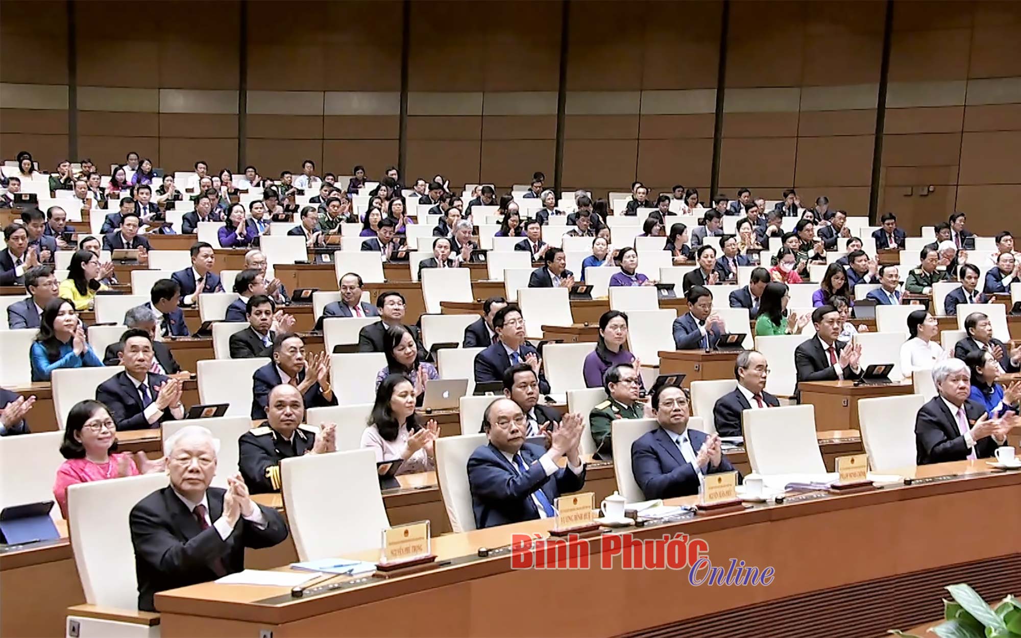 h1_lanh_dao_dang_nha_nuoc_du_be_mac_17331816062022.jpg