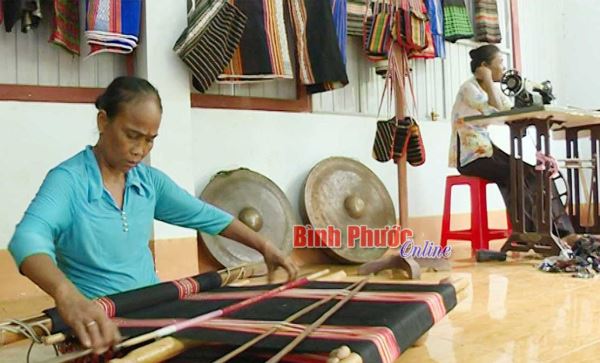Nỗ lực bảo tồn nghề dệt thổ cẩm Nỗ lực bảo tồn nghề dệt thổ cẩm