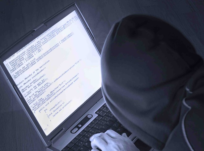 Một thiếu niên bị bắt vì nghi xâm nhập email của Giám đốc CIA Một thiếu niên bị bắt vì nghi xâm nhập email của Giám đốc CIA