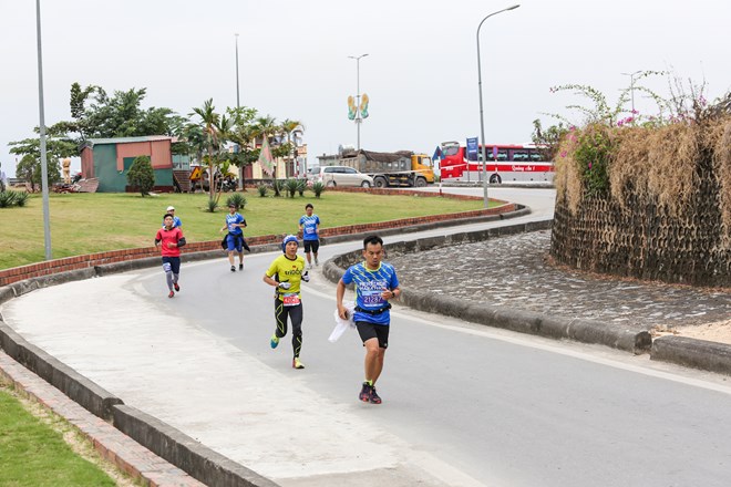 halongbayheritagemarathon12126112017072445.jpg