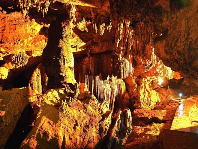 Phát hiện hang động núi lửa đẹp nhất Đông Nam Á tại Tây Nguyên