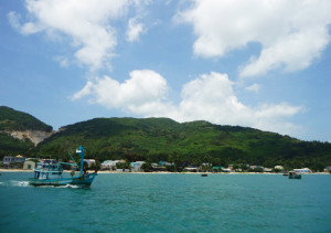 Sự quyến rũ của không gian hoang vu Hang Rái - Ninh Thuận