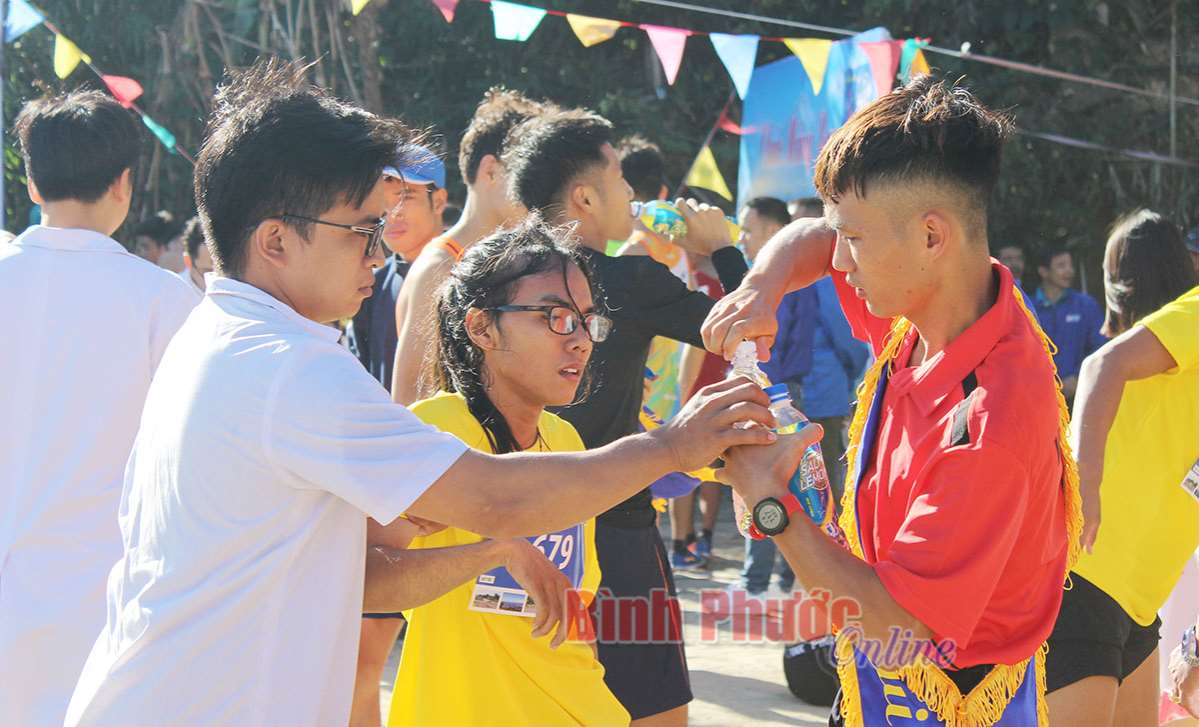 Hành động đẹp của “Vua leo núi” Hoàng Nguyên Thanh Hành động đẹp của “Vua leo núi” Hoàng Nguyên Thanh