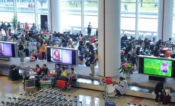 Dừng vận chuyển người Việt Nam từ nước ngoài về sân bay Tân Sơn Nhất Dừng vận chuyển người Việt Nam từ nước ngoài về sân bay Tân Sơn Nhất