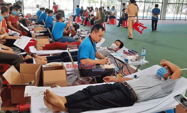 Những giọt máu nghĩa tình Những giọt máu nghĩa tình