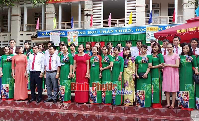 Các trường dân tộc nội trú kỷ niệm Ngày nhà giáo Việt Nam
