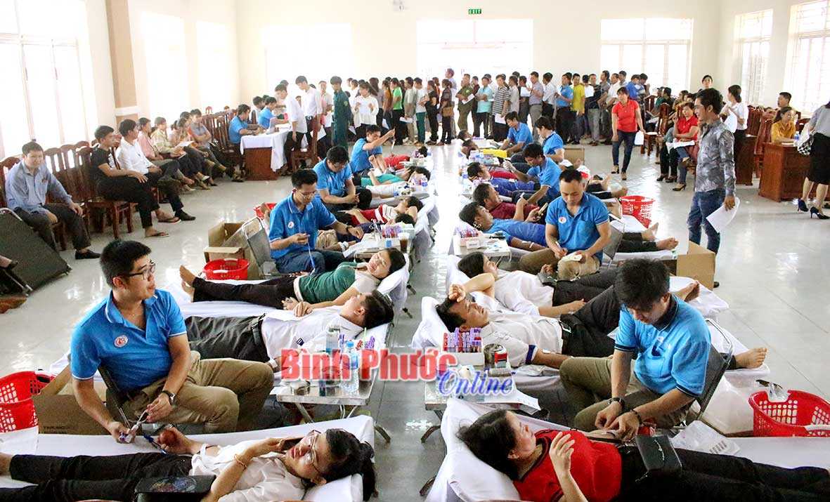 Phú Riềng thu 308 đơn vị máu hiến Phú Riềng thu 308 đơn vị máu hiến