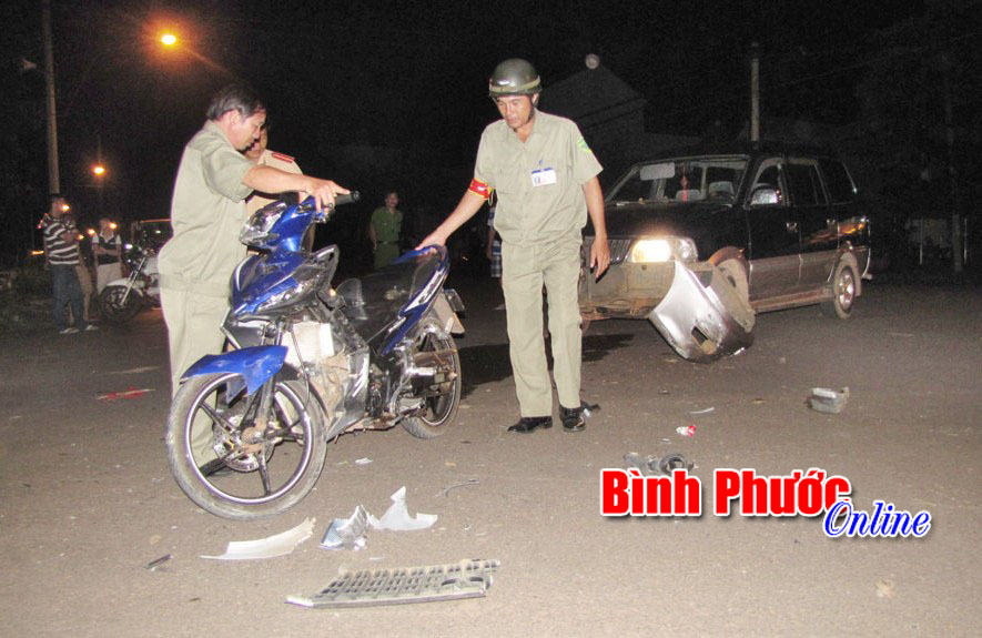 Một thanh niên nhập viện vì tai nạn giao thông