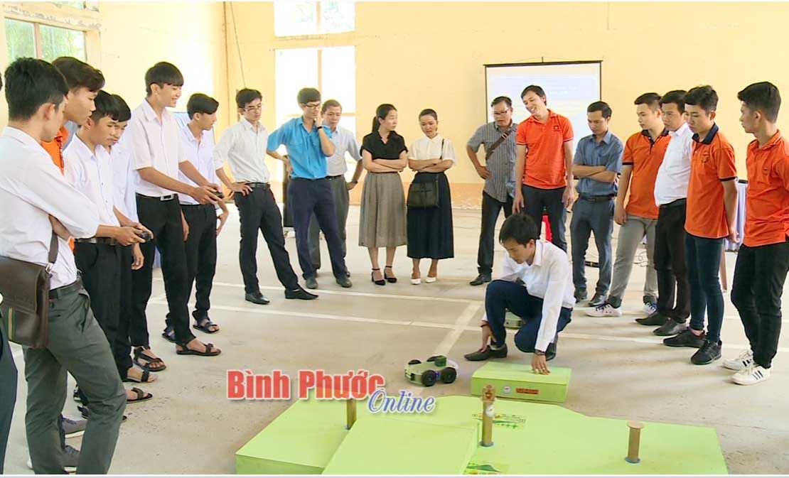 Tập huấn cuộc thi robocon mini tỉnh năm 2019 Tập huấn cuộc thi robocon mini tỉnh năm 2019