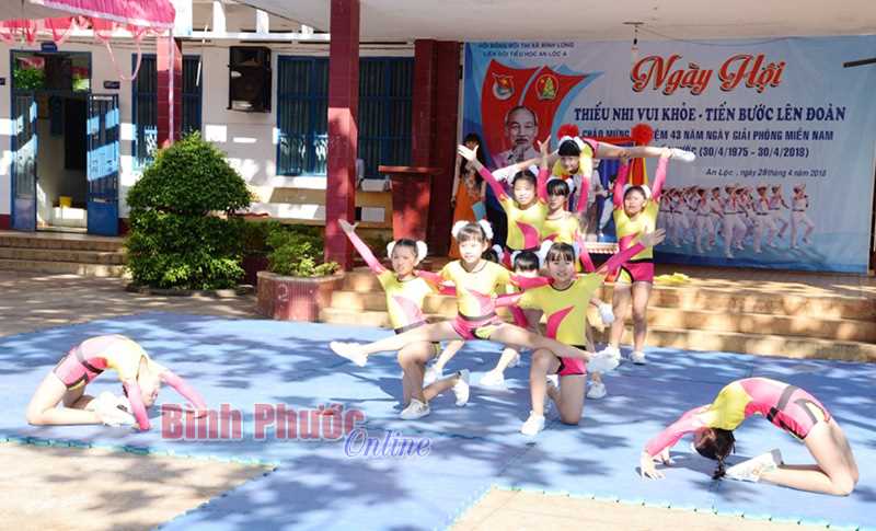 Trên 200 học sinh hoàn thành chương trình rèn luyện đội viên Trên 200 học sinh hoàn thành chương trình rèn luyện đội viên