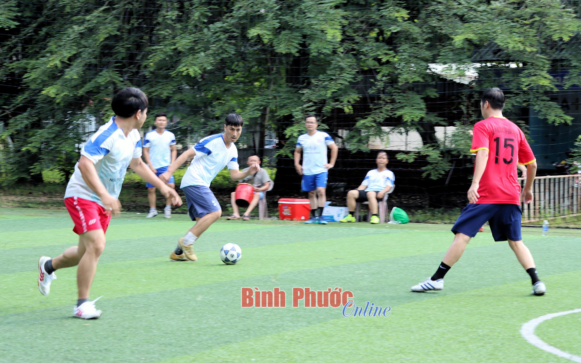 hinh_3_pha_bong_19571011082023.jpg