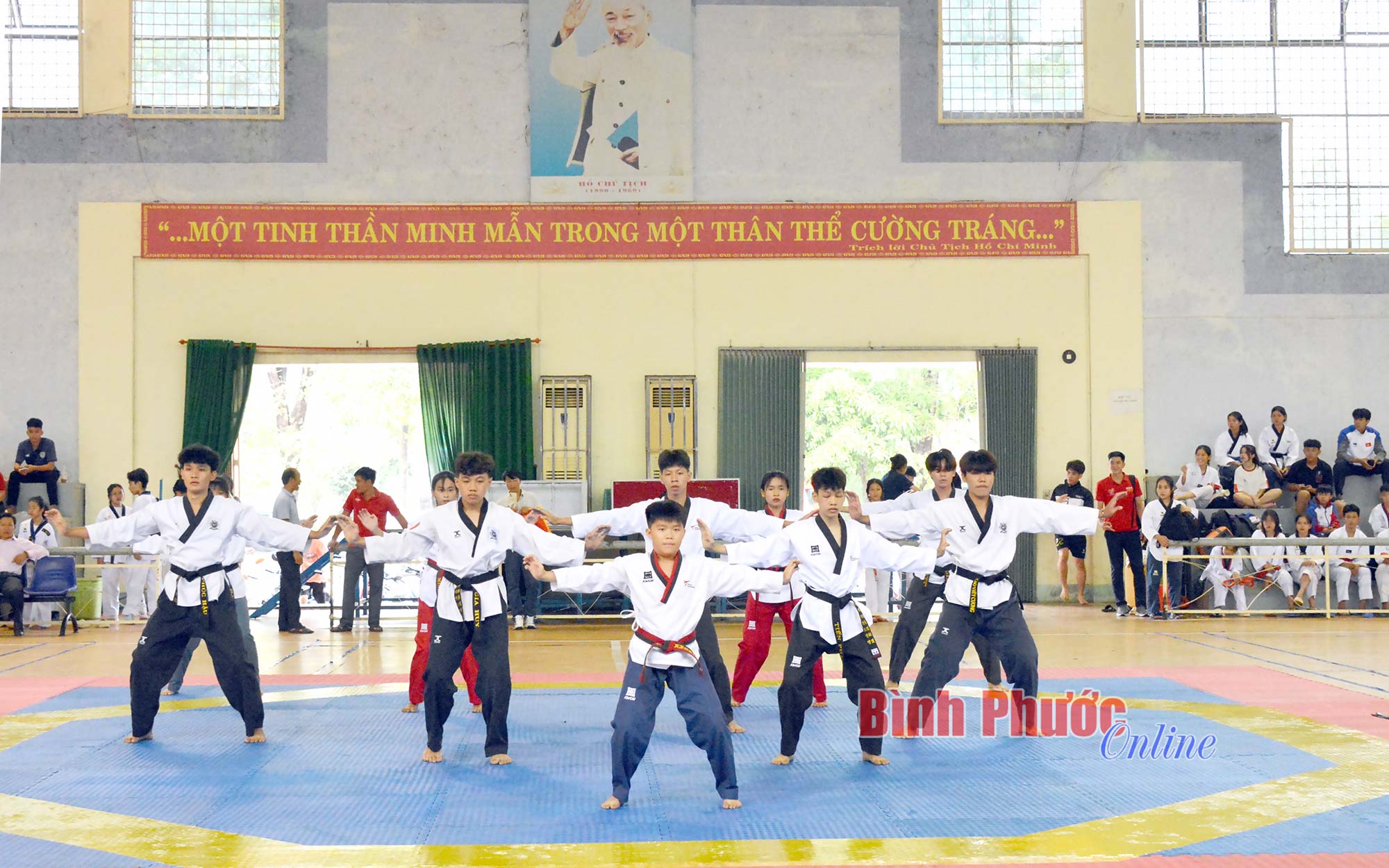 hinh_doan_phuoc_long_bieu_dien_vo_nhac_11133314042023.jpg
