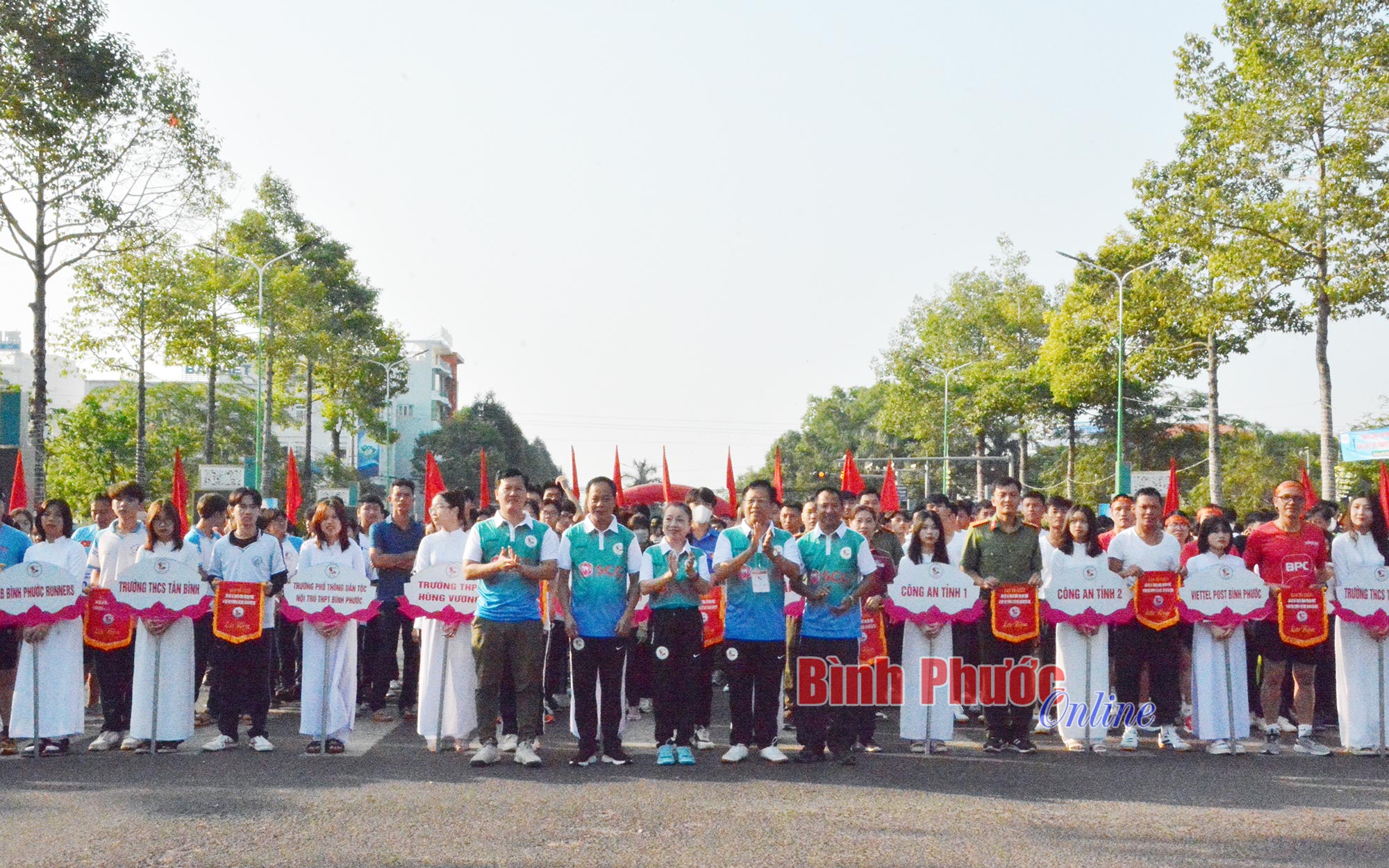 hinh_tangco_luu_niem_cho_cac_doan_09494326032023.jpg