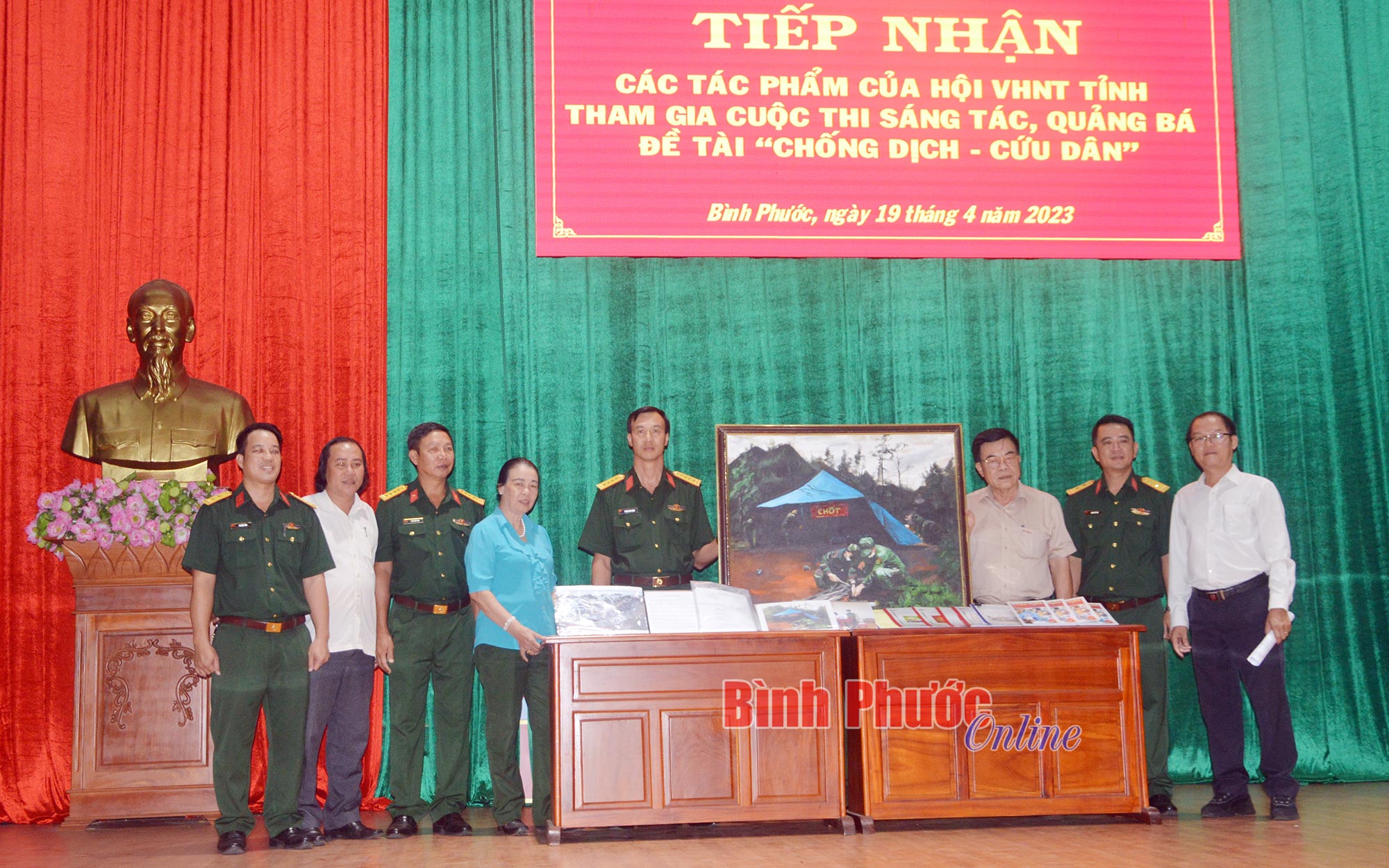 hinh_tiep_nhan_cac_tac_pham_17100719042023.jpg