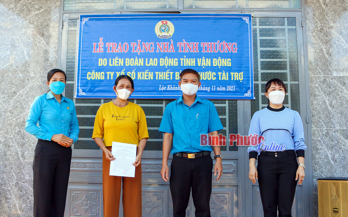 hinh_trao_nha_tinh_thuong_16152119112021.jpg