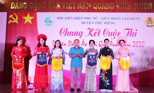 Phan Thị Thanh giải nhất cá nhân “Duyên dáng áo dài qua ảnh”