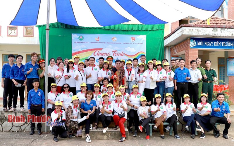 “Hoa nhân ái” lan tỏa điều tử tế “Hoa nhân ái” lan tỏa điều tử tế