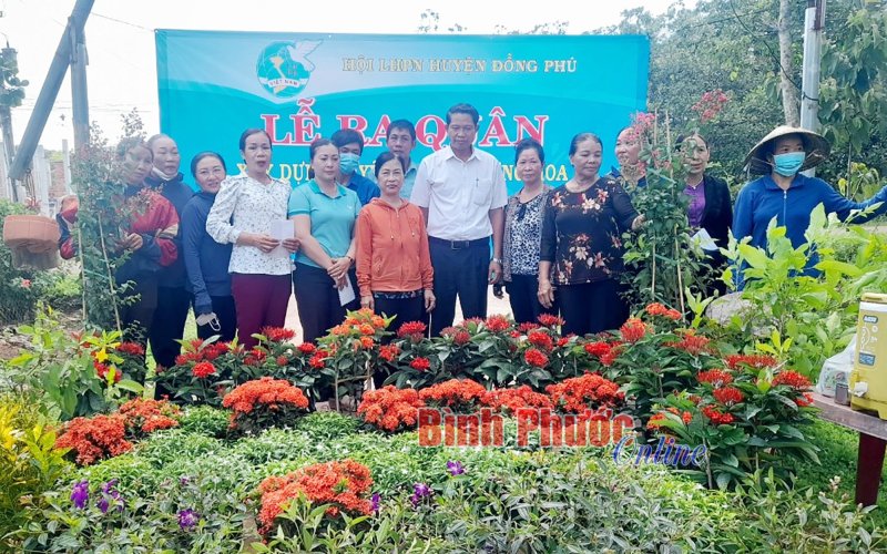 Học Bác từ những điều giản dị