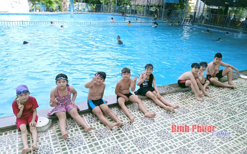 Học bơi… món quà mùa hè!