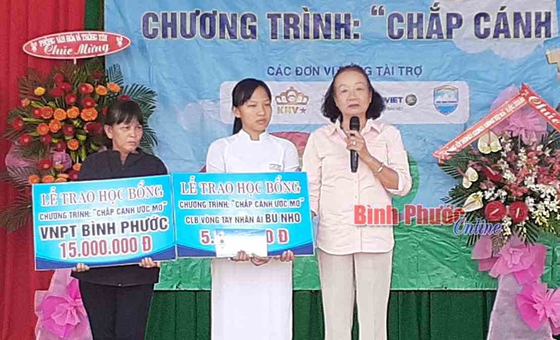 “Chắp cánh ước mơ” cho em Nguyễn Thị Thảo Sương “Chắp cánh ước mơ” cho em Nguyễn Thị Thảo Sương