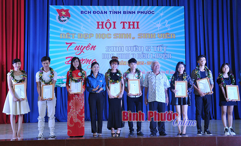 Tuyên dương 98 sinh viên 5 tốt, học sinh 3 rèn luyện