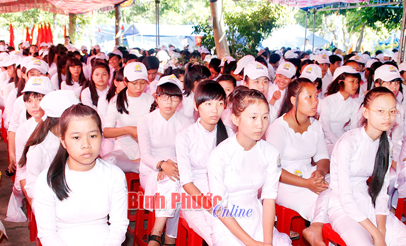 “Tuổi trẻ học tập và làm theo tấm gương đạo đức Hồ Chí Minh” “Tuổi trẻ học tập và làm theo tấm gương đạo đức Hồ Chí Minh”