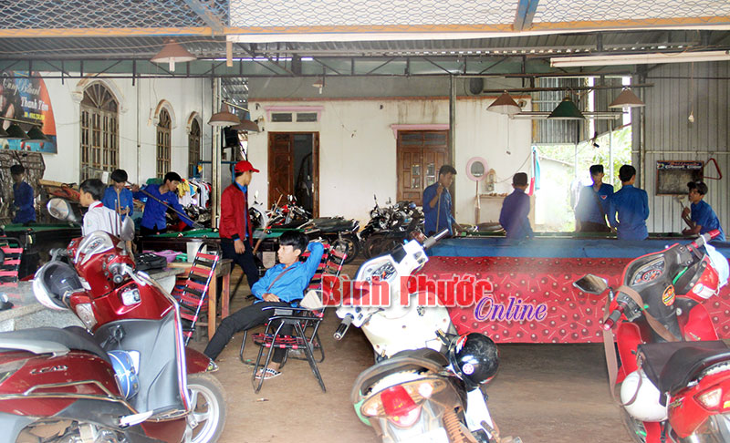 Trường THCS Thống Nhất: Học sinh bỏ học do nghiện game, bida