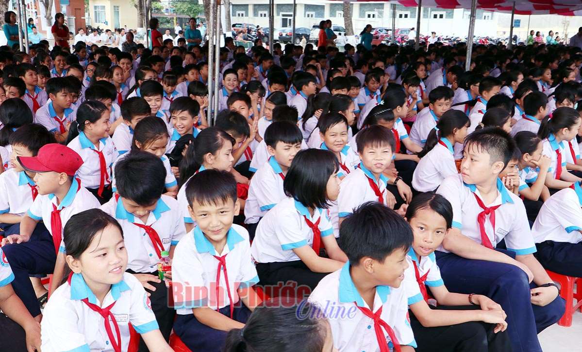 Đồng Xoài phấn đấu 100% học sinh, sinh viên tham gia BHYT Đồng Xoài phấn đấu 100% học sinh, sinh viên tham gia BHYT