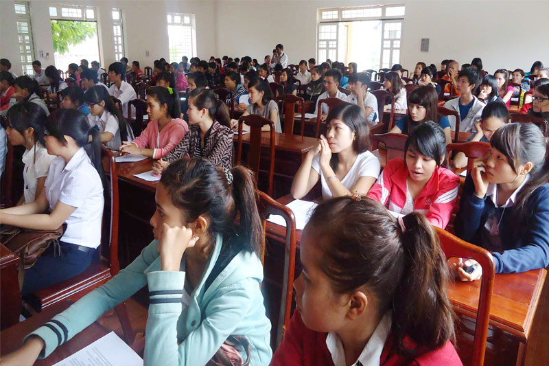 Họp mặt 104 học sinh cử tuyển năm 2013 Họp mặt 104 học sinh cử tuyển năm 2013