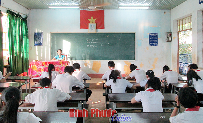 Số người làm việc trong trường trung học cơ sở Số người làm việc trong trường trung học cơ sở