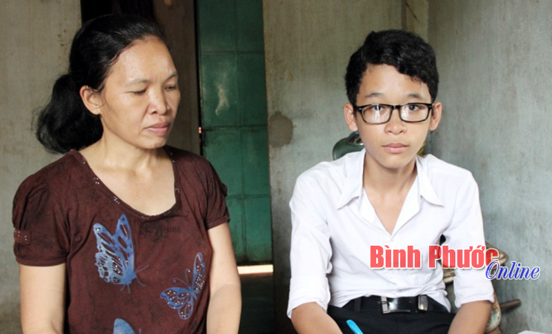 Học trò nghèo “ẵm” huy chương tặng mẹ Học trò nghèo “ẵm” huy chương tặng mẹ