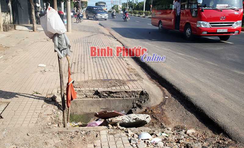 “Bẫy” nguy hiểm từ hố ga mất nắp