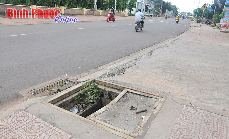 Hố ga không nắp khiến người dân lo lắng