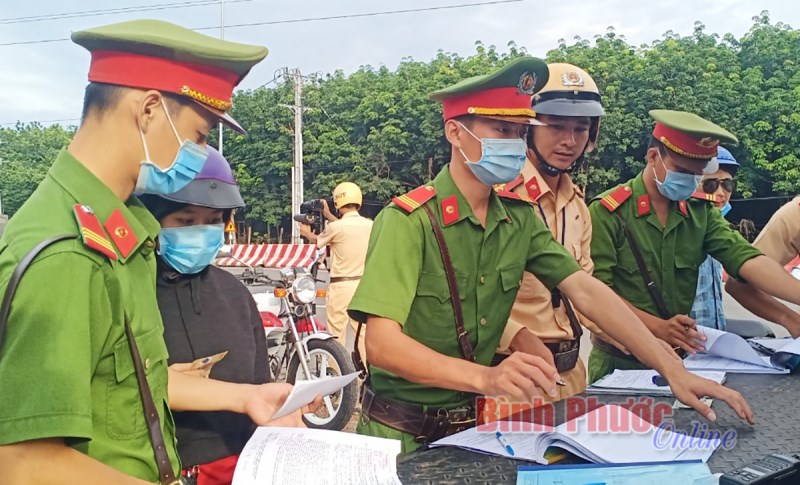 Đảm bảo ATGT thông suốt phục vụ Đại hội Đảng bộ tỉnh lần thứ XI Đảm bảo ATGT thông suốt phục vụ Đại hội Đảng bộ tỉnh lần thứ XI